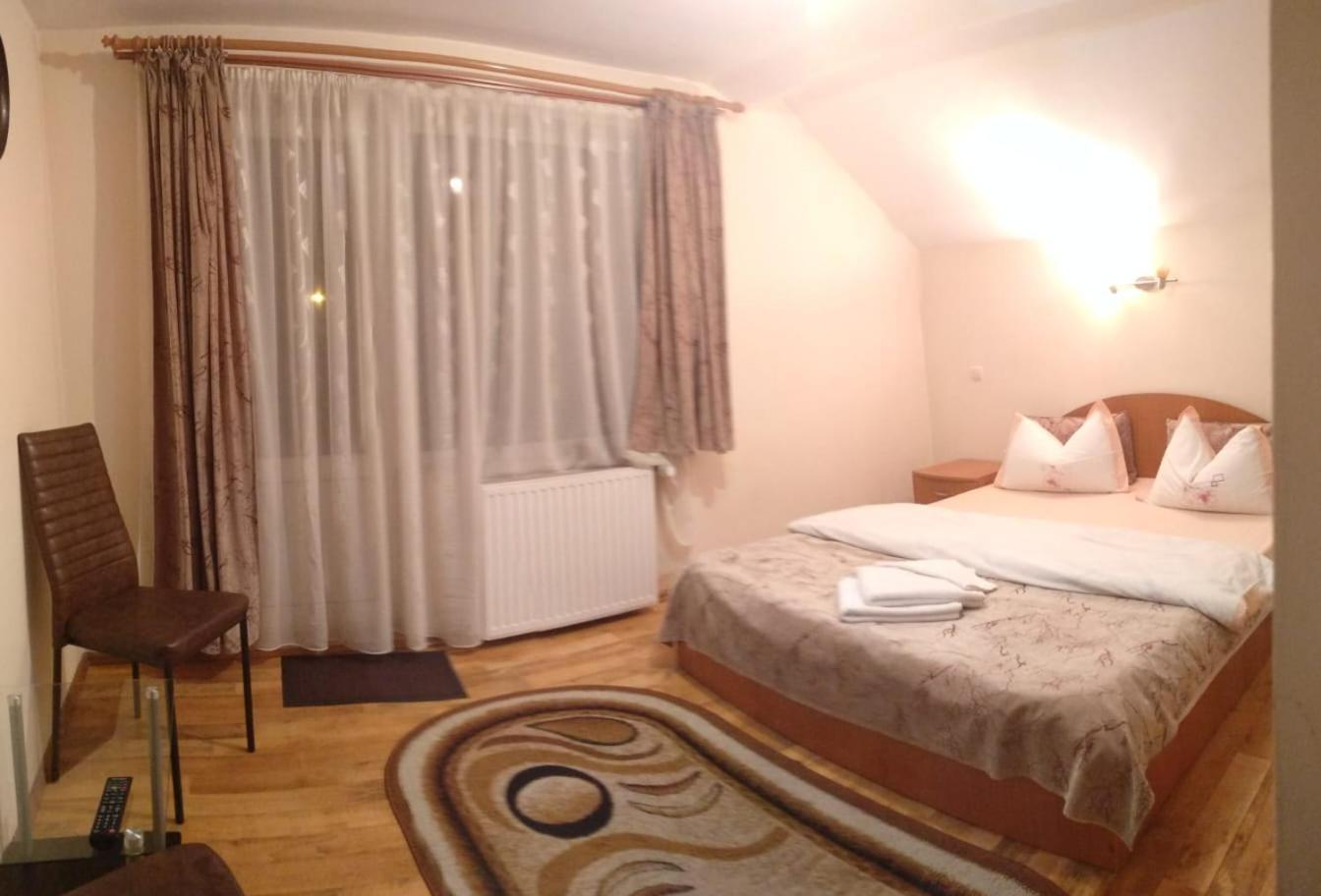 Hotel Casa Terzea à Rîşnov Extérieur photo